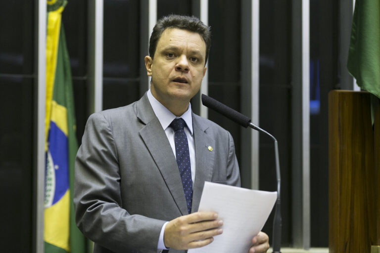 Câmara elege petista para TCU com apoio do centrão