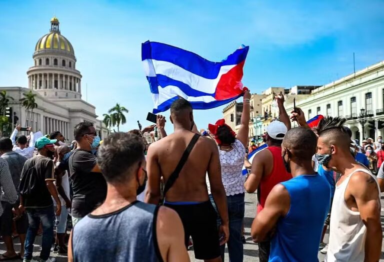 Cubano hipertenso sem remédio: 'Estão nos matando