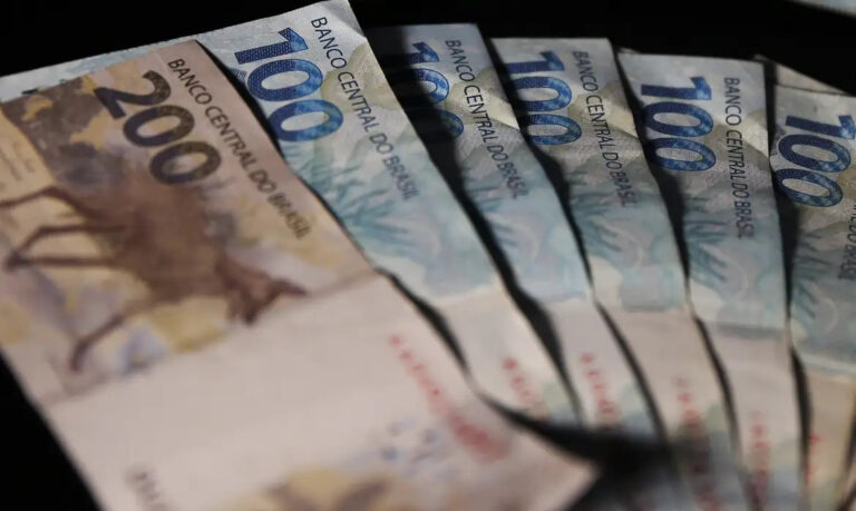 Déficit em conta corrente de US$ 6,036 bi supera previsão