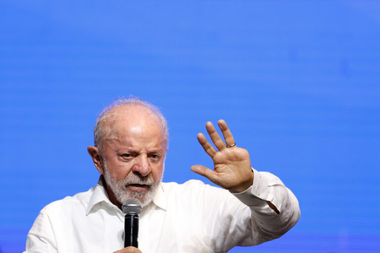 Lula vê mobilização progressista como esperança global