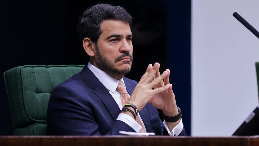 Messias debate papel do STF e cobra retidão em sabatina apertada