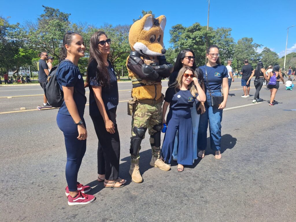 PM Ambiental anima Eixão Atípico com Lobo-Guará