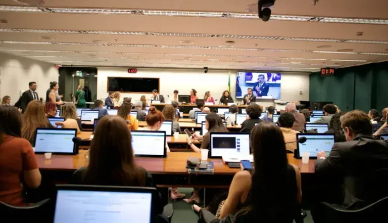 Fim da escala 6x1: impacto em pequenos negócios é debatido