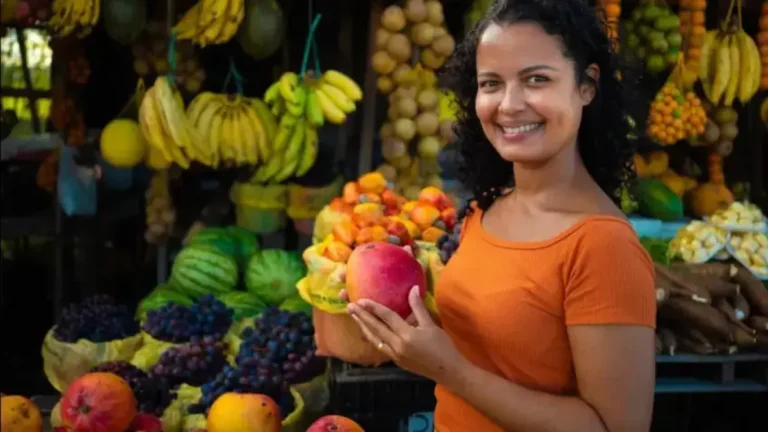 Feirantes unem carisma e tecnologia para reinventar comércio tradicional