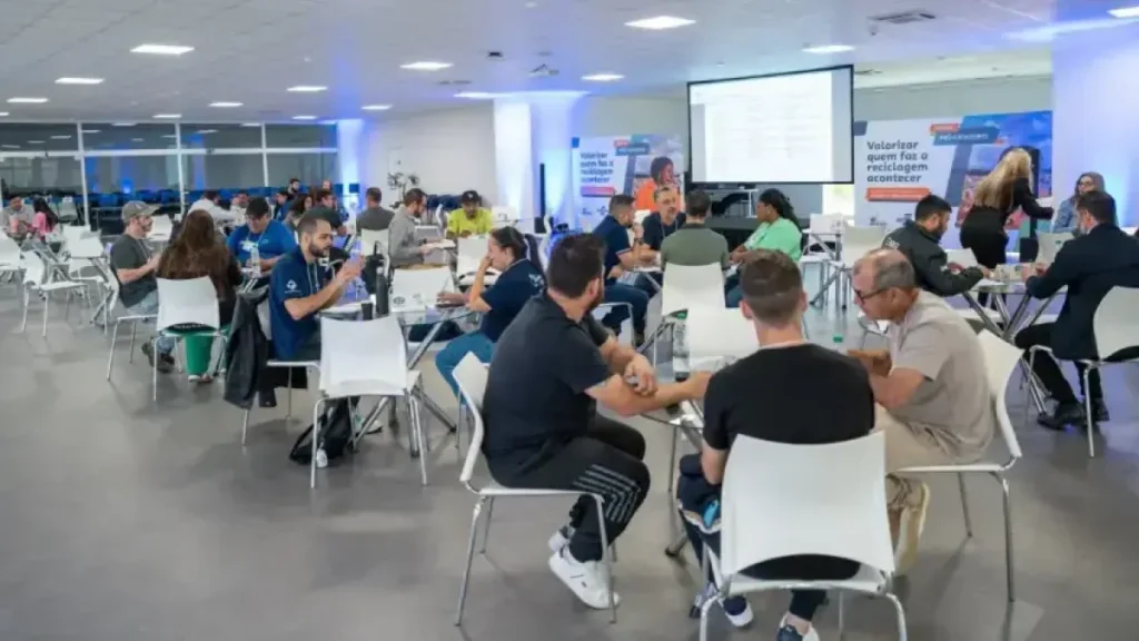 Cooperativas de catadores fecham negócios com 14 compradores