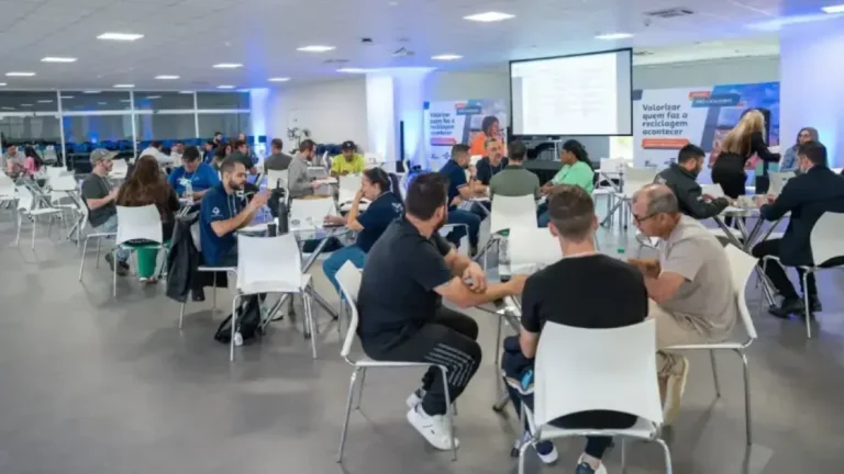 Cooperativas de catadores fecham negócios com 14 compradores